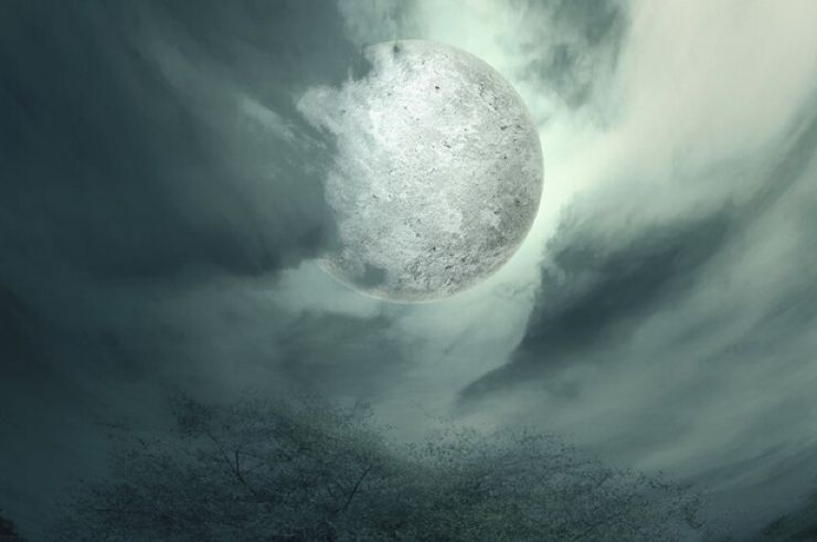 Luna piena della neve segni zodiacali
